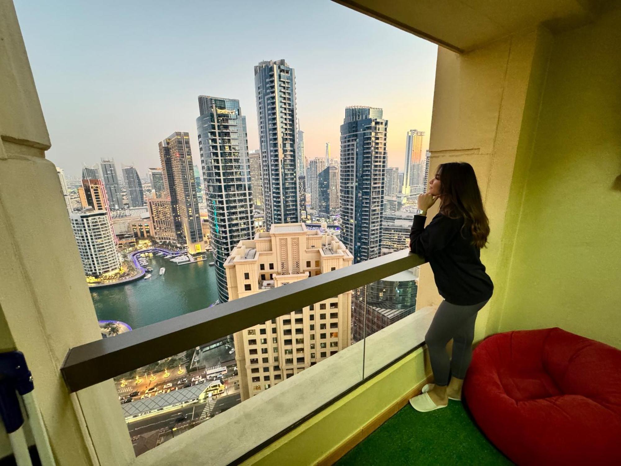 Berloga Capsule Jbr Hostel Dubai Exterior photo